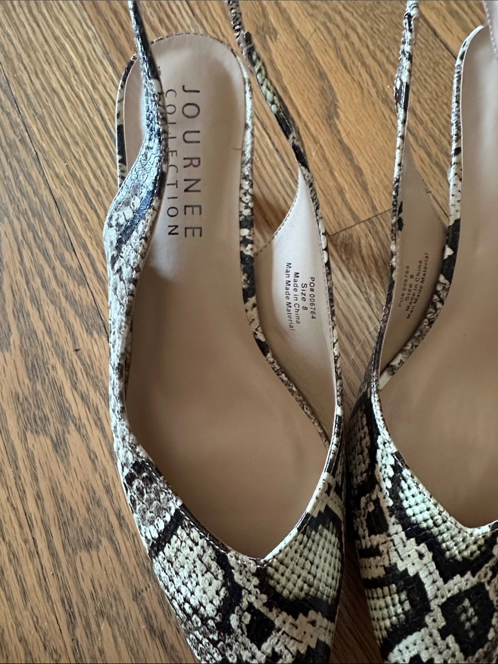 Journee Collection Snake-Print Pointed Slingback Flats in Brown and Cream Size 8 - Picture 2 of 3